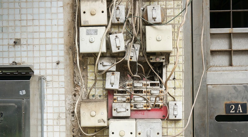 Messa a norma dell’impianto elettrico di casa. Paga il proprietario?