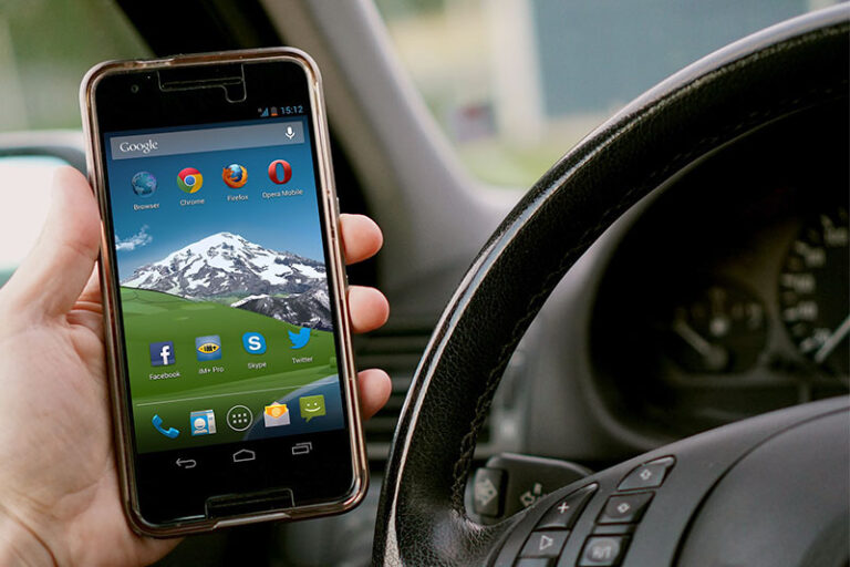 Il cellulare alla guida nuova normativa codice stradale 2017